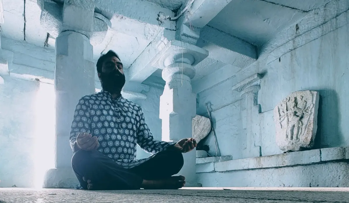 Naveen K. Kolli in padmasana — meditation session structure
